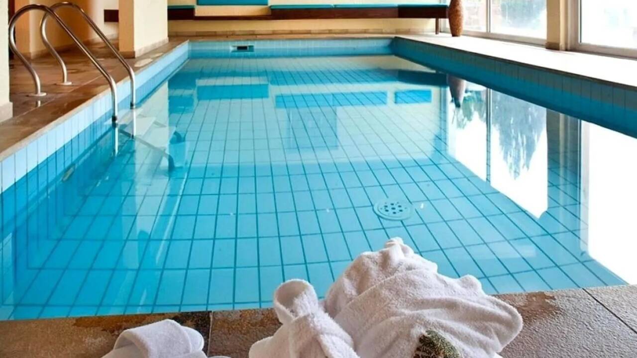 Slap af efter en oplevelsesrig dag med spa, pool og wellness i hjertet af Alsace.